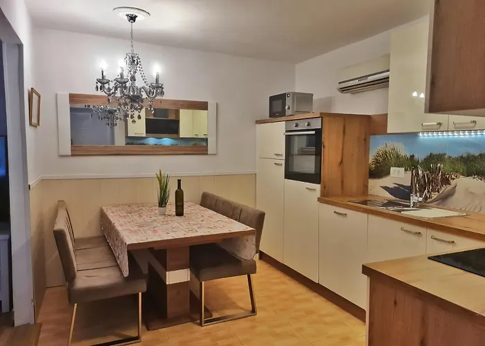 Feriehus Place Veli Dvor - With Private Garden In Old Town *