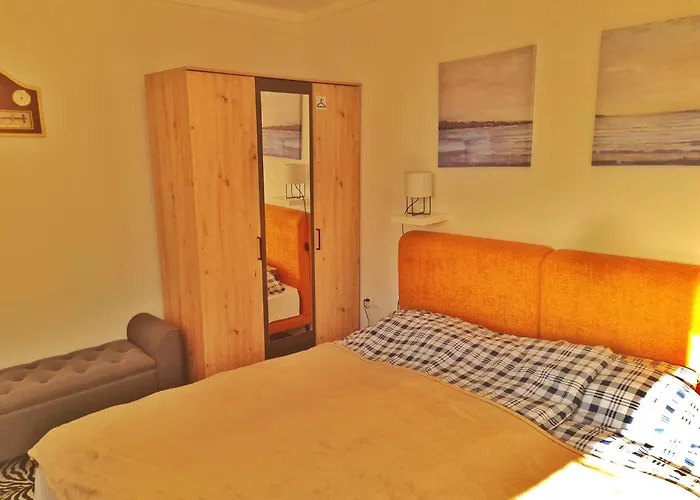Place Veli Dvor - With Private Garden In Old Town Feriehus