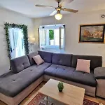 Place Veli Dvor - With Private Garden In Old Town *