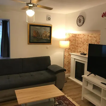 Nyaraló Place Veli Dvor - Spacious House For 6-8 Guests With Private Garden - Old Town *