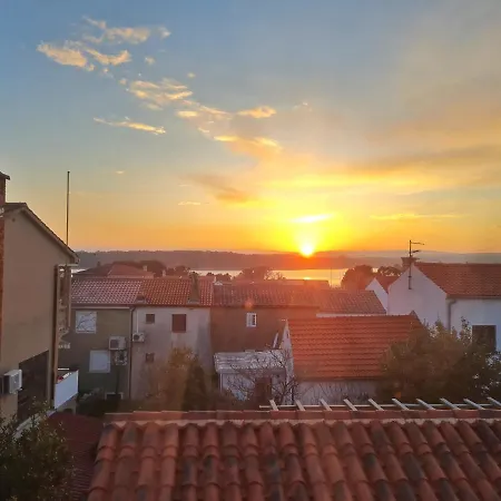 Place Veli Dvor - Spacious House For 6-8 Guests With Private Garden - Old Town Nyaraló *