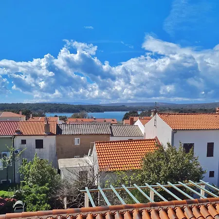 Place Veli Dvor - Spacious House For 6-8 Guests With Private Garden - Old Town *