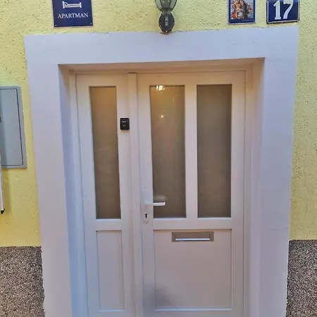 Place Veli Dvor - With Private Garden In Old Town Semesterbostad