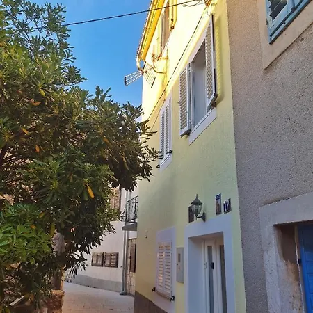 Place Veli Dvor - Spacious House For 6-8 Guests With Private Garden - Old Town *