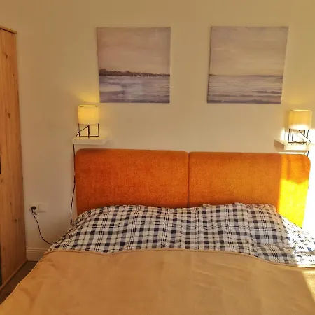 Place Veli Dvor - Spacious House For 6-8 Guests With Private Garden - Old Town * Punat