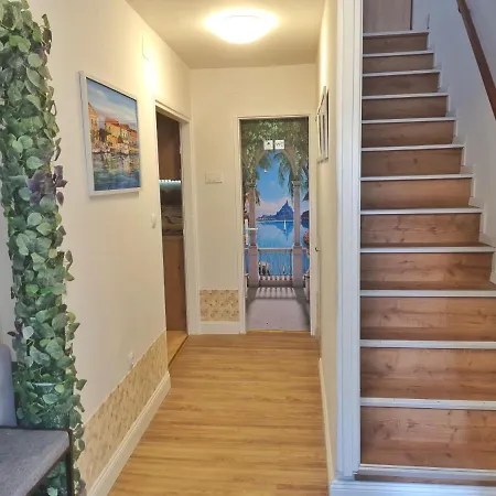 Prázdninový dům Place Veli Dvor - Spacious House For 6-8 Guests With Private Garden - Old Town Punat