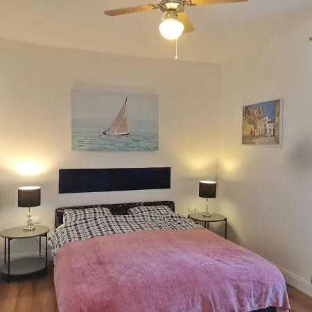 Place Veli Dvor - Spacious House For 6-8 Guests With Private Garden - Old Town Punat