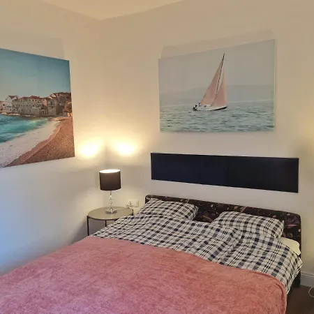 Place Veli Dvor - Spacious House For 6-8 Guests With Private Garden - Old Town Punat