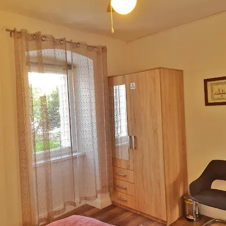 Semesterbostad Place Veli Dvor - With Private Garden In Old Town