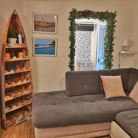 Place Veli Dvor - Spacious House For 6-8 Guests With Private Garden - Old Town *