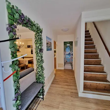 Place Veli Dvor - Spacious House For 6-8 Guests With Private Garden - Old Town