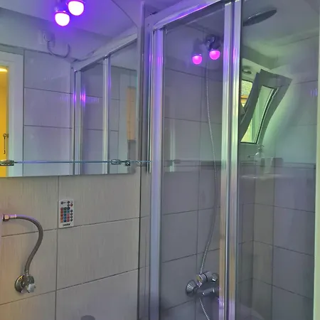 Semesterbostad Place Veli Dvor - With Private Garden In Old Town *