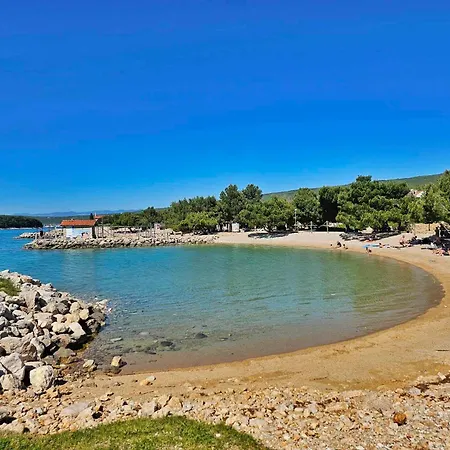 Place Veli Dvor - Spacious House For 6-8 Guests With Private Garden - Old Town Nyaraló Punat