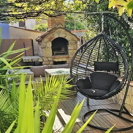 Place Veli Dvor - With Private Garden In Old Town *