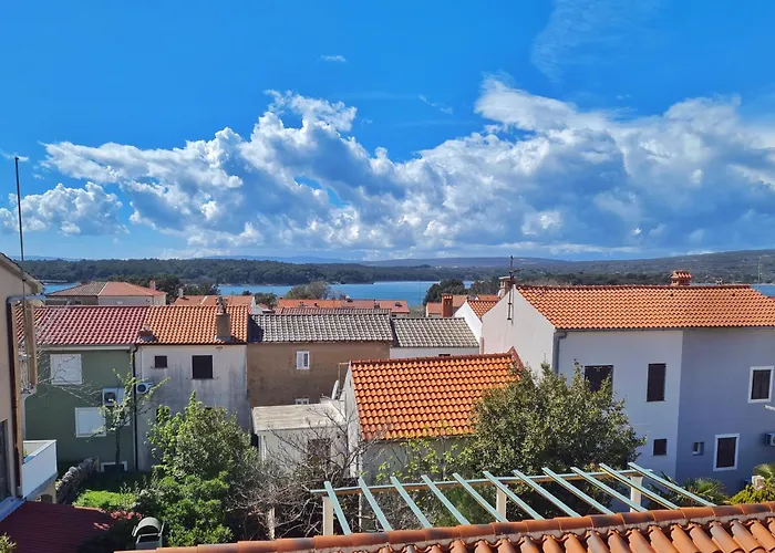 Place Veli Dvor - With Private Garden In Old Town *