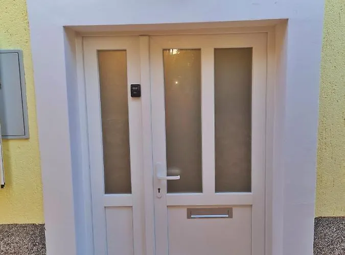 Place Veli Dvor - With Private Garden In Old Town Tatil Evi