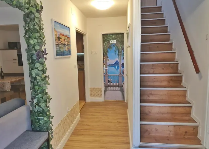 Tatil Evi Place Veli Dvor - With Private Garden In Old Town Punat