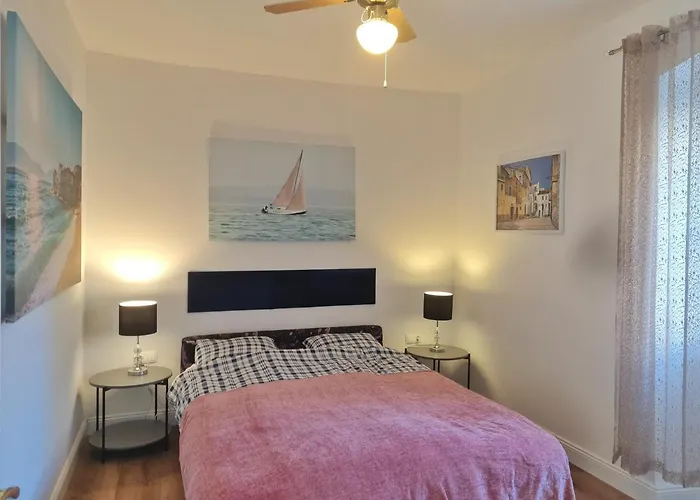 Place Veli Dvor - With Private Garden In Old Town Punat