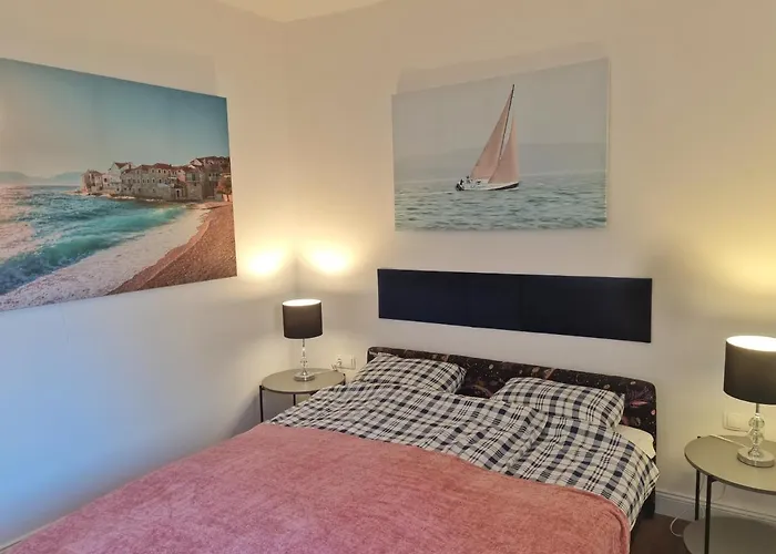 Place Veli Dvor - With Private Garden In Old Town Punat