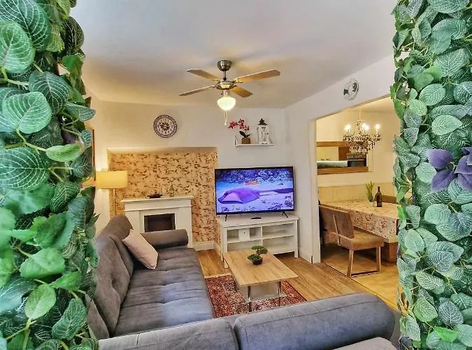 Place Veli Dvor - With Private Garden In Old Town