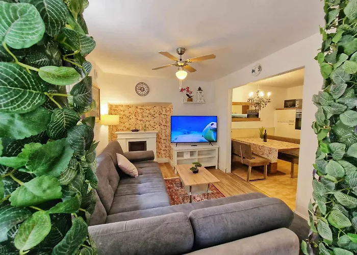 Place Veli Dvor - With Private Garden In Old Town Tatil Evi