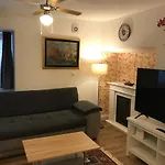 Prázdninový dům Place Veli Dvor - With Private Garden In Old Town *