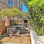 Place Veli Dvor - With Private Garden In Old Town * פונאנט