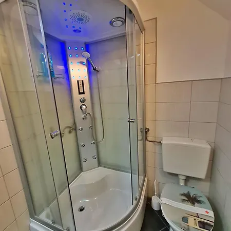 Place Veli Dvor - With Private Garden In Old Town בית נופש