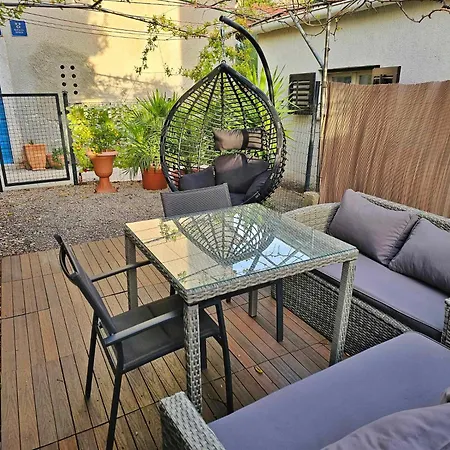 Place Veli Dvor - With Private Garden In Old Town *