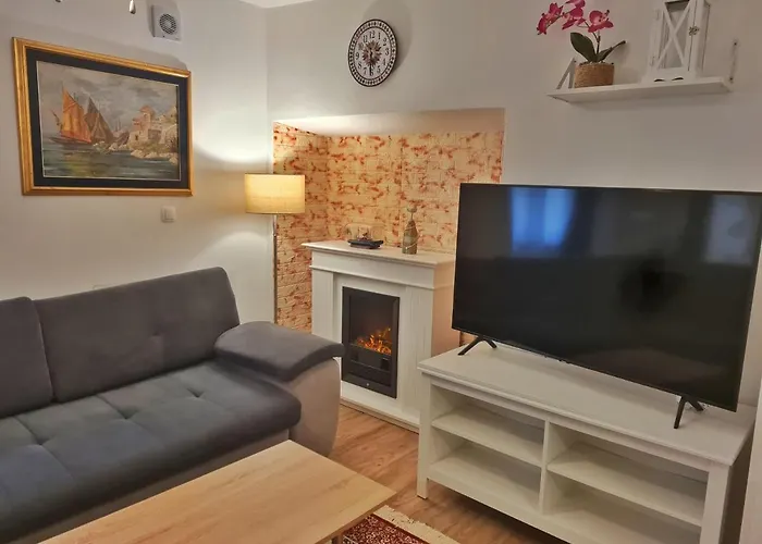 펜션 Place Veli Dvor - With Private Garden In Old Town *