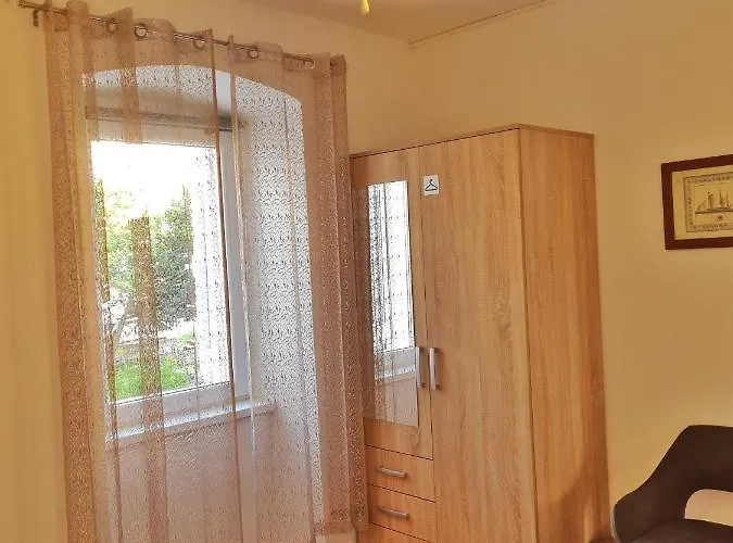 펜션 Place Veli Dvor - With Private Garden In Old Town