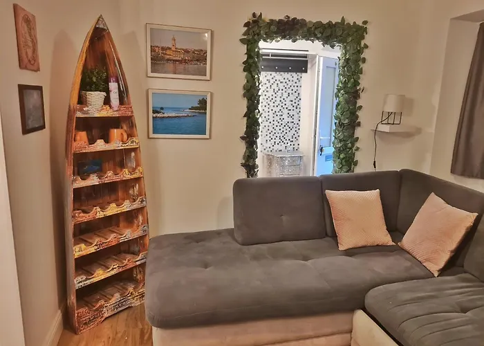 Place Veli Dvor - With Private Garden In Old Town *