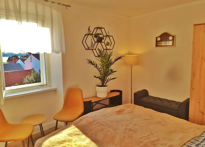 펜션 Place Veli Dvor - With Private Garden In Old Town *