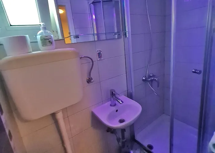 펜션 Place Veli Dvor - With Private Garden In Old Town