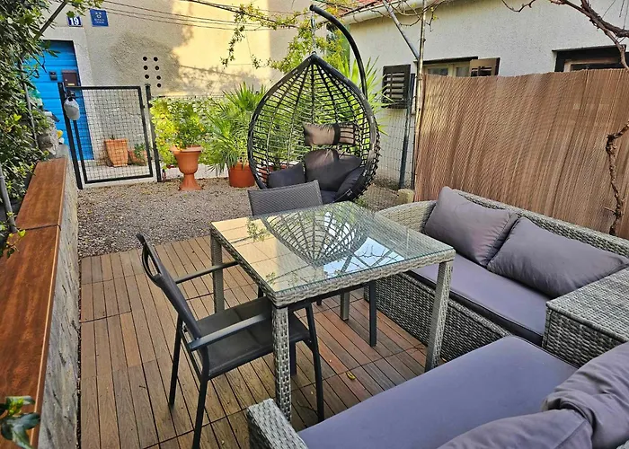 Place Veli Dvor - With Private Garden In Old Town *